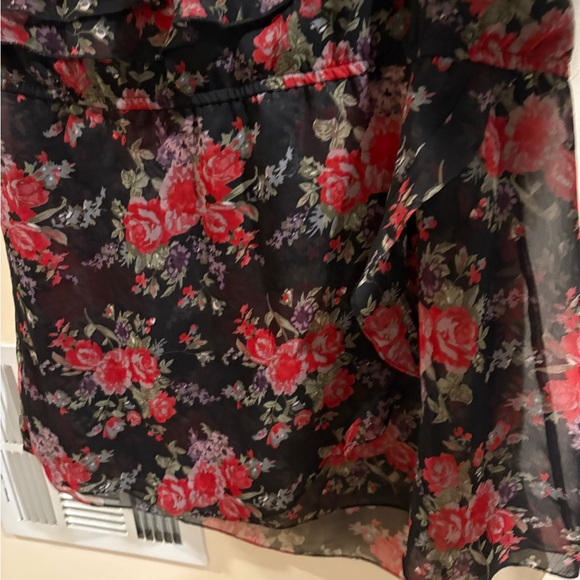 Gorgeous flowy one-shoulder top in a vibrantly floral print! 2X - Picture 3 of 3